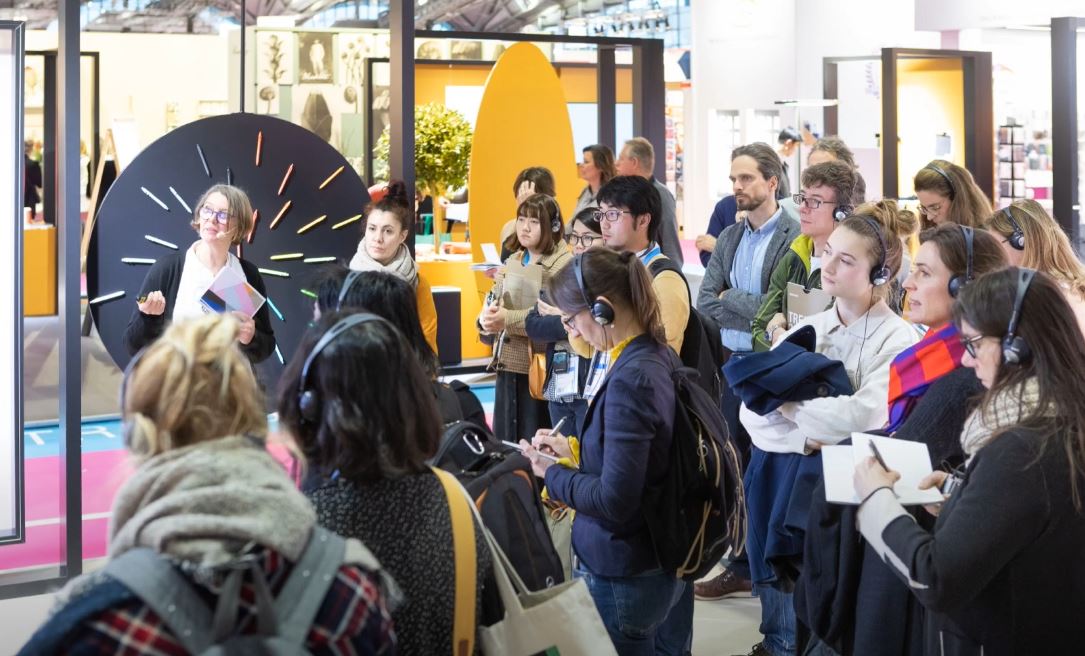 Teaser Paperworld. Action In Greece. Record Plasticine !