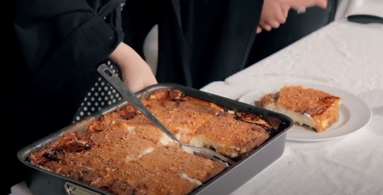 Cooking in Greek by Sofia : Μαγειρεύοντας μουσακά στη Σαντορίνη με τη Σοφία !