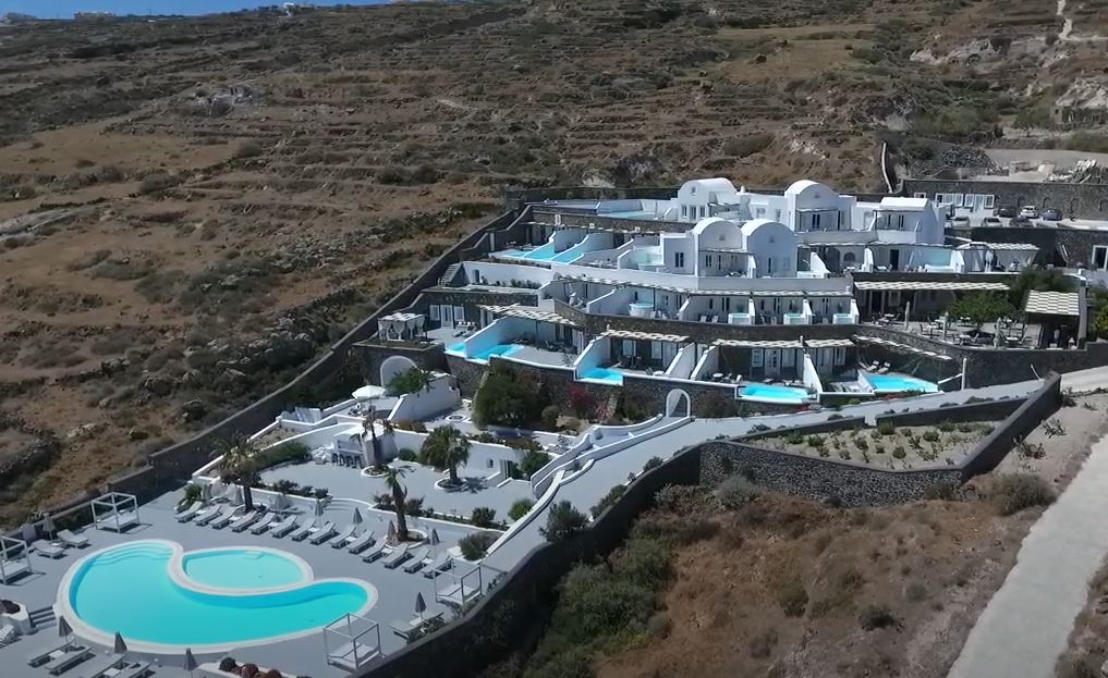 The Santorini Project: Η μοναδική φιλοξενία των Amber Light Luxury Villas στο Ημεροβίγλι της Σαντορίνης!