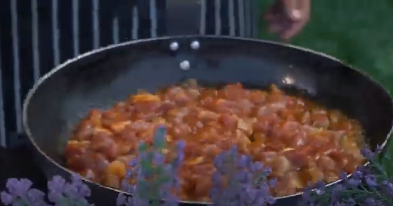 Action In Greece #Α-Ω #ΚΑΥΤΗ ΠΙΠΕΡΟΠΙΤΑ ΜΕ ΓΡΑΒΙΕΡΑ ΚΡΗΤΗΣ!