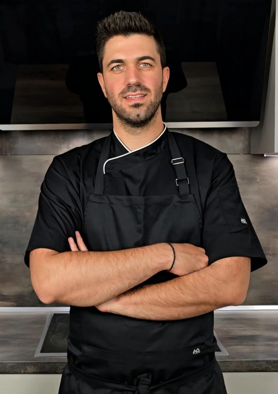 ΓΙΑΝΝΗΣ ΧΑΛΚΙΔΗΣ : EXECUTIVE CHEF – PRODUCT MANAGER ΚΑΙ ΥΠΕΥΘΥΝΟΣ ΕΡΕΥΝΑΣ ΚΑΙ ΑΝΑΠΤΥΞΗΣ ΣΤΗΝ ΙΩΝΙΚΗ ΣΦΟΛΙΑΤΑ – FOOD BLOGGER