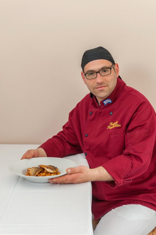 ΤΡΙΑΝΤΑΦΥΛΛΟΣ ΚΑΛΑΤΖΗΣ : EXECUTIVE CHEF – ΜΕΛΕΤΗΤΗΣ ΠΑΡΑΔΟΣΙΑΚΗΣ ΓΕΥΣΗΣ ΚΑΙ ΓΑΣΤΡΟΝΟΜΙΑΣ – ΕΡΕΥΝΗΤΗΣ ΤΟΠΙΚΩΝ ΠΡΟΙΟΝΤΩΝ ΚΑΛΛΙΕΡΓΕΙΩΝ ΚΑΙ ΜΕΤΑΠΟΙΗΣΗΣ