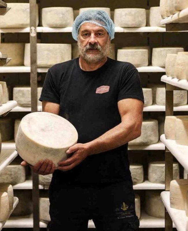 ΚΟΡΥΦΑΙΕΣ ΔΙΑΚΡΙΣΕΙΣ ΓΙΑ ΤΗΝ ΠΟΛΥΒΡΑΒΕΥΜΕΝΗ ΓΡΑΒΙΕΡΑ ΝΑΞΟΥ ΤΟΥ ΤΥΡΟΚΟΜΕΙΟΥ ΤΟΥ ΝΙΚΟΛΑ ΠΙΤΤΑΡΑ!!!