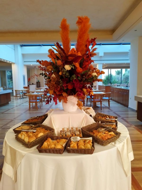  “Stories of Greek Hospitality” | Μεγάλο Σάββατο στο Βραχάτι: από το φως της ημέρας της ιδανικής φιλοξενίας… στο φως της Ανάστασης