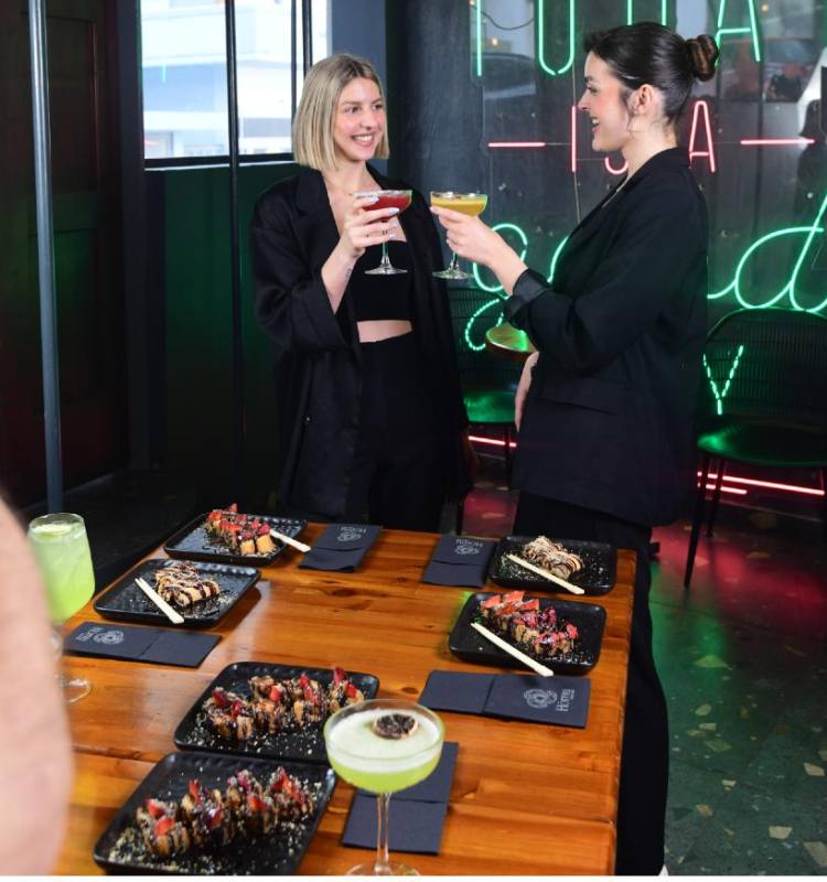  HOMU SUSHI BAR RHODES: Η σύγχρονη γαστρονομική πλευρά της Ρόδου  | Εκεί όπου η Ιαπωνική ακρίβεια συναντά τον κοσμοπολίτικο χαρακτήρα του Αιγαίου