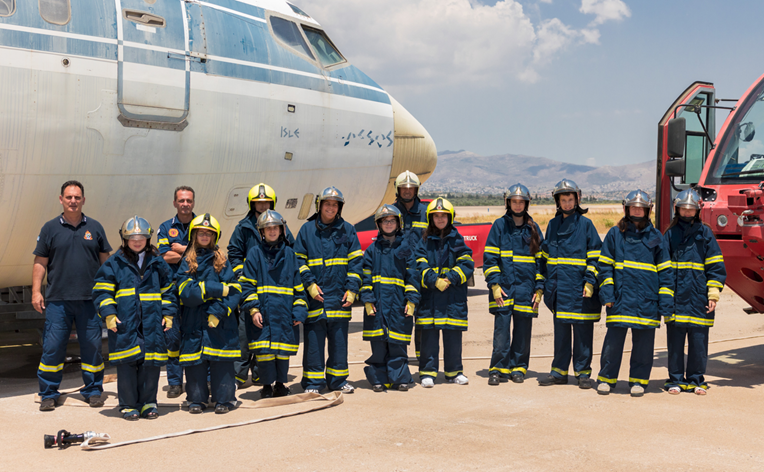 Hellenic Aviation Summer School 2026  «Μαθήματα Αεροπορίας» για  μαθητές Γυμνασίου και Λυκείου  Το HASS ολοκλήρωσε και φέτος το πρόγραμμά του, έχοντας εξελιχθεί σε θεσμό για την αεροπορική εκπαίδευση των νέων στην Ελλάδα  Μια πρωτοποριακή εκπαιδευτική πρωτοβουλία, την οποία, ως ιδρυτικός φορέας,  ο Διεθνής Αερολιμένας Αθηνών υποστηρίζει από το 2015,  σε συνεργασία με ακαδημαϊκούς και αεροπορικούς εταίρους